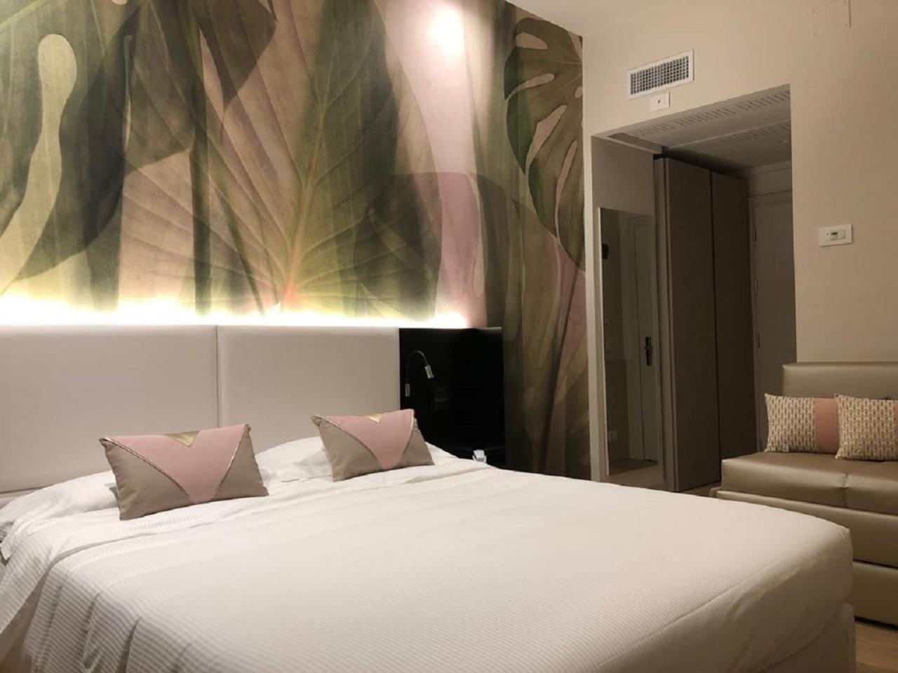 Deluxe Triple Room with Sea View,52279007:JPEG